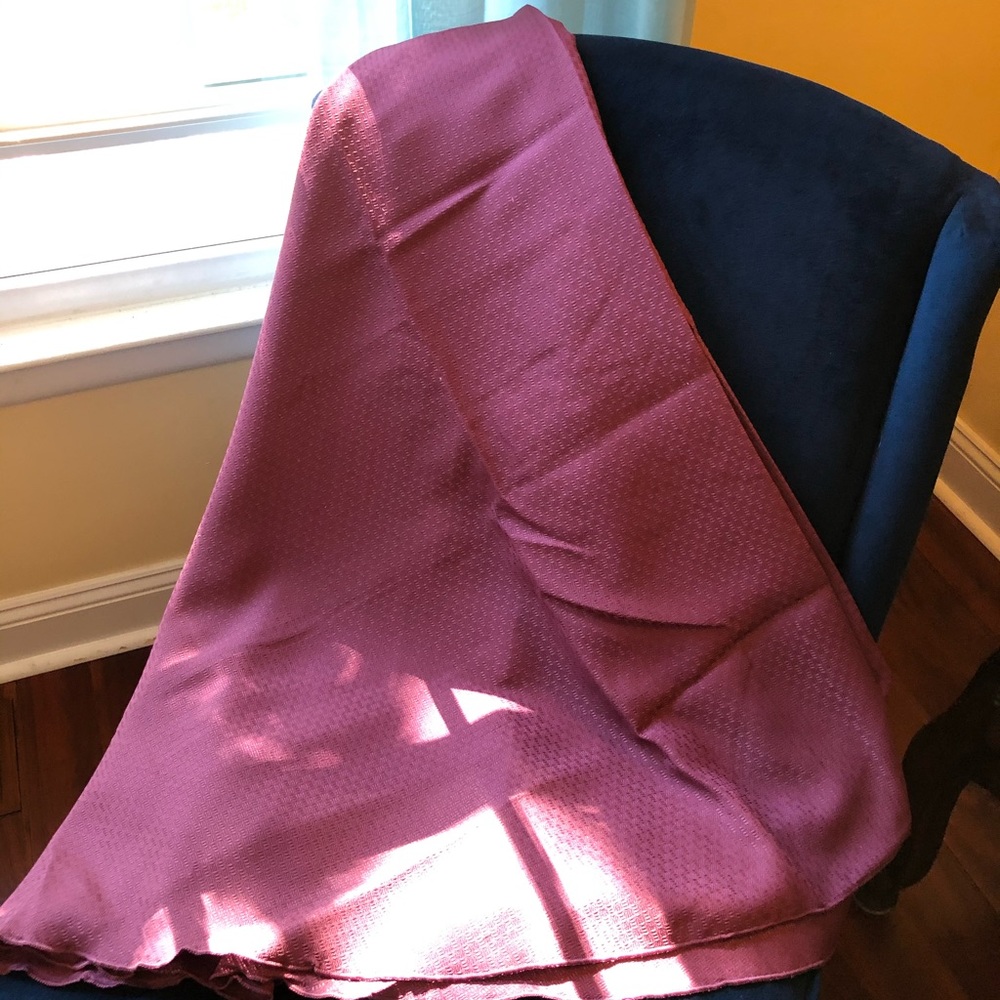 Pretty plum round tablecloth.